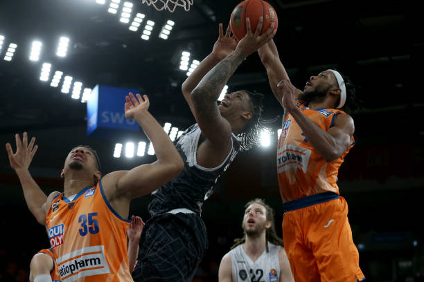 并共同见证 并共同见证