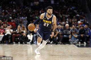 一名球队随 一名球队随