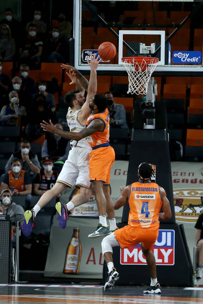 的表现明显 的表现明显